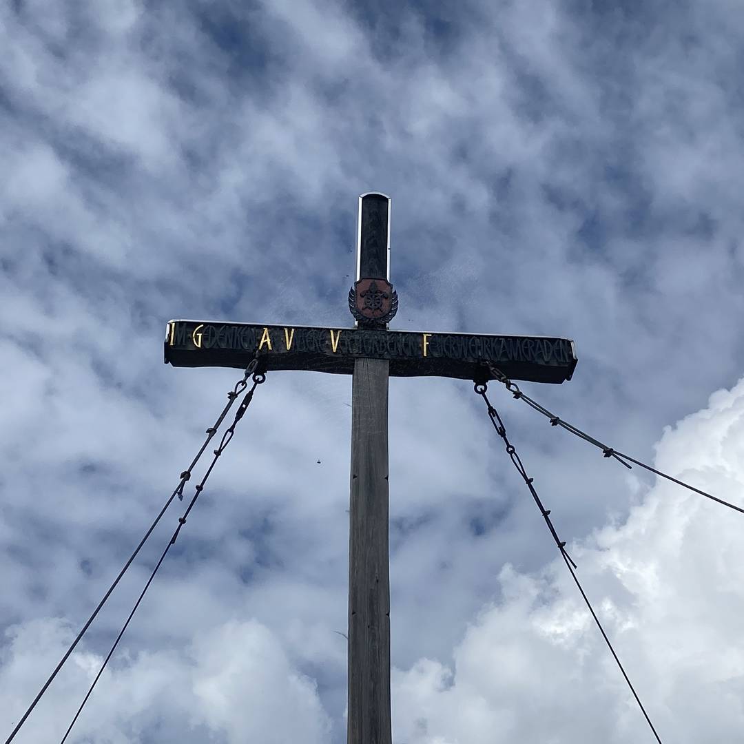 Deutschland: Allgäu: Fellhorn: Gipfelkreuz; Almanya: Allgäu: Fellhorn: Dağın zirvesindeki haç